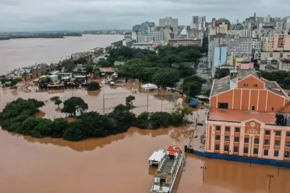 Foto aérea da usina o Gasômetro em Porto Alegre, região inundada pela enchente. A turma do deixa-disso não quer discutir culpados.