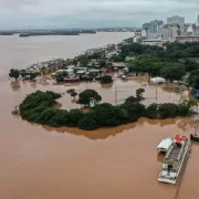 Foto do cais do porto de porto alegre alagado, fake news também vitimam a sociedade