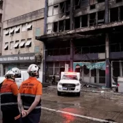 Foto da fachada da pousada garoa, onde aconteceu um grave incêndio. Nem todos os nomes das vítimas foram divulgados.