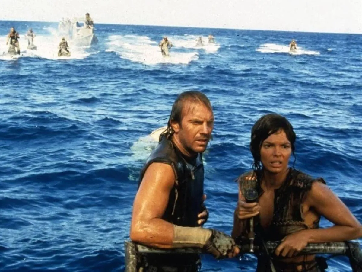 Foto do filme Waterworld, Kevin Costner é um mutante