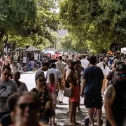 Foto do tradicional brique da redenção em porto alegre, onde se ouve muito a expressão bah