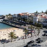 Foto com a vista da praia da Vila de Cascais