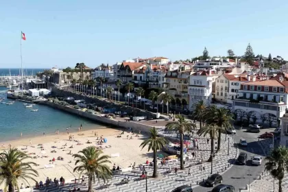 Foto com a vista da praia da Vila de Cascais