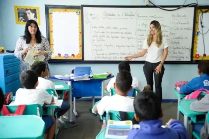 Fotos de professores em sala de aula