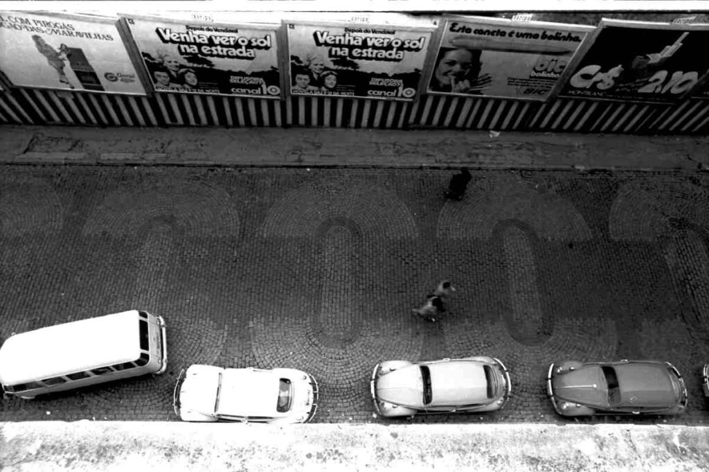 Antiga pavimentação da rua Caldas Júnior, Porto Alegre, Rio Grande do Sul; Foto: Julio Nicolau Barros de Curtis. Calçadas