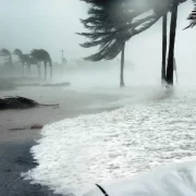 Imagem do furacão Andrew em Miami, depois veio o terremoto nas experiências da autora