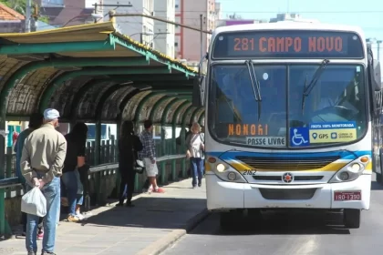 Foto de um ônibus do transporte coletivo de porto alegre