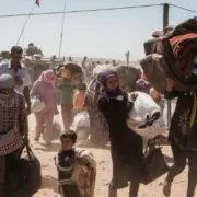 Foto de refugiados no oriente médio. Lutas pelo poder prejudicam as populações