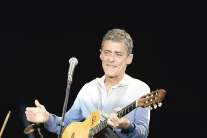 Foto do compositor Chico Buarque, que sugeriu a criação do ministério vai dar merda