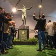 Foto da estátua de Renato Portaluppi no Grêmio