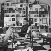 Foto em preto e branco do escritor Kurt Vonnegut. Autor fala de oficina literária