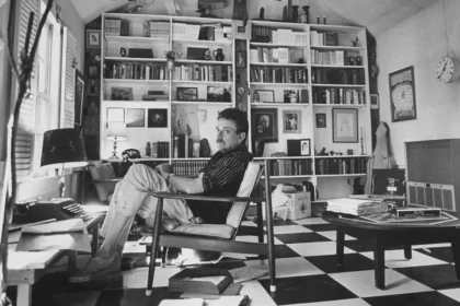 Foto em preto e branco do escritor Kurt Vonnegut. Autor fala de oficina literária