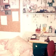 Foto do quarto da autora quando tinha 13 anos, quartos da infância