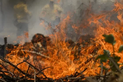 Foto de queimadas no interior do Brasil, é a emergência climática