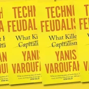 Montagem com a capa do livro Tecnofeudalismo, o capital em nuvens