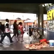 Foto de um terminal de ônibus no centro de Porto Alegre