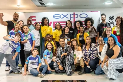 Foto de divulgação da equipe da expo favela