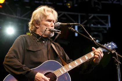 Foto do cantor e compositor Kris Kristofferson