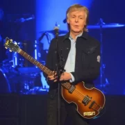 Foto de Paul McCartney durante o seu último show no Uruguai