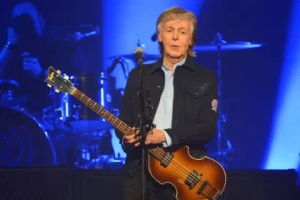 Foto de Paul McCartney durante o seu último show no Uruguai