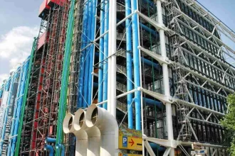 Foto de uma lateral do Centro Georges Pompidou, em Paris