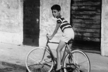 Foto de Chico Buarque, quando era criança, na Itália.