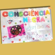 Cartaz sobre a consciência negra feita por alunos pequenos da ACM/POA