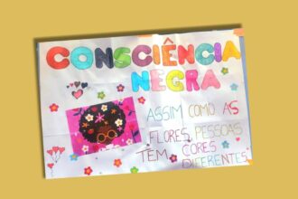 Cartaz sobre a consciência negra feita por alunos pequenos da ACM/POA