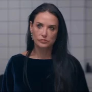 A atriz Demi Moore, estrela do filme A Substância