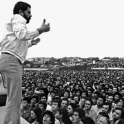 Foto de Lula liderando uma greve nos anos 70. esquerda tem que olhar o passado para ver o Futuro, diz o autor