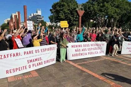 Manifestação no bairro Menino Deus, meio ambiente e desastres. Corrente