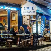 Foto de um café em Montmartre, em Paris, onde o autor trabalhava na psiquiatria de um hospital