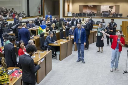 Foto do plenário da Câmara de Vereadores de Porto Alegre, no dia da votação dos projetos de concessões. Catadores conseguiram impedir votação