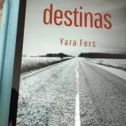 Foto da capa do livro Destinas, de Yara Fers, que fala sobre renovação