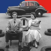 Foto em PB, uma casal na década de 50 e um carro antigo ao fundo. capa do livro de vanessa barbara