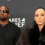 Foto de Kanye West e Bianca Censori no Grammy 2025