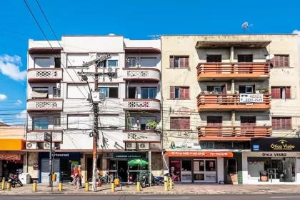Foto da avenida azenha em porto alegre, muito asfalto e pouca calçada