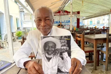 cLARINDO sILVA E SEU LIVRO MEMÓRIAS DA cANTINA DA lUA