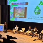 Foto do palco do summit mudanças climáticas que discutiu os desastres do clima